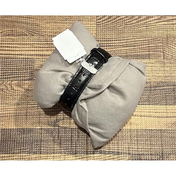 DISNEY HAUNTED MANSION DISNEY PARKS WATCH NWT - Picture 4 of 7